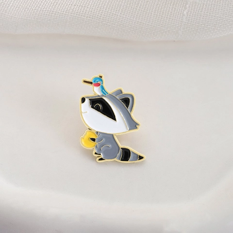 Niedliche Cartoon Waschbär Mit Blauem Vogel Emaille Brosche Pin Legierung Einbrennlack Tier Abzeichen Für Kleidung Rucksack