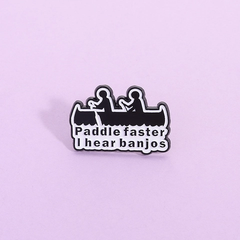 Αστεία Καρφίτσα Εμαγιέ Paddle Faster I Hear Banjos Σιλουέτα Κανό Σήμα για Ρούχα Σακίδιο Πλάτης Αξεσουάρ Unisex Κοσμήματα