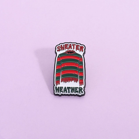Sweater Weather Horreur Émail Pin Broche Pull Rayé Rouge Et Vert Badge De Revers Pour Halloween Fête Accessoires De Vêtements Cadeau Pour Fans