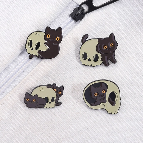 Broche en Alliage Émaillé Chat Noir et Crâne Badge pour Sac à Dos Vêtements Halloween Gothique Mignon Sombre Bijou Accessoire