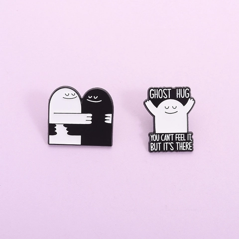 Broche en Alliage Minimaliste Fantôme Câlin Émail Pin Noir Blanc Dessin Animé Métal Badge Pour Vêtements Sac Décoration Bijoux Unisexe