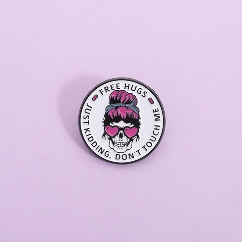 Funny Pink Skull Enamel Pin Free Hugs Just Kidding Cartoon Skeleton Brooch With Heart Glasses Personalized Alloy Badge