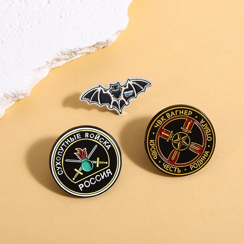 Épinglette en Émail Style Militaire Chauve-Souris Drapeau Crâne Badge Alliage de Métal Broche Pour Sac à Dos Veste Vêtements Décoration Bijoux Punk Cadeau