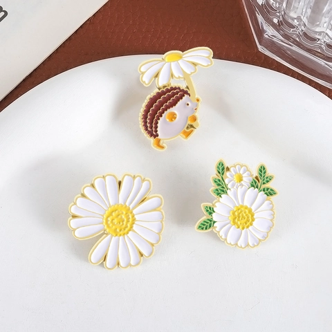 Set di Spille in Smalto Margherita Riccio Creativo Cartone Animato Fiore Animale Distintivo Spilla da Bavero in Lega di Zinco