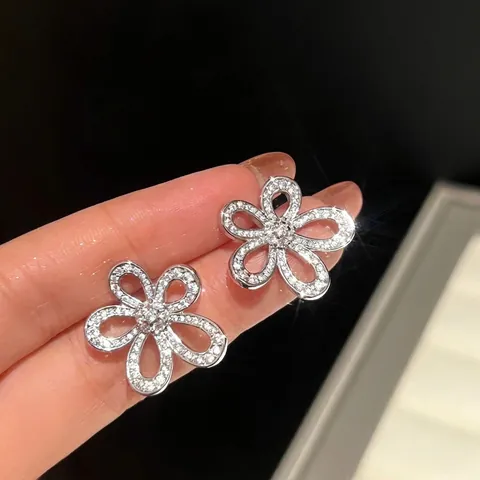 Eleganti Orecchini a Bottone a Fiore Traforato per Donna Gioielli in Lega con Strass Lucidi e Perno in Argento Regalo di Lusso