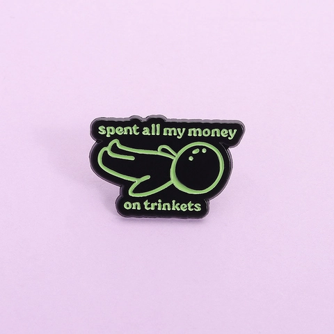 Spilla in Lega di Zinco Smaltata Umoristica Spent All My Money On Trinkets Distintivo Cartone Animato per Vestiti Borse