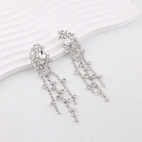 Elegante Lange Quasten Strass Ohrringe Zinklegierung Glänzend Silber Hängeohrringe Mit Edelstahl Stift Für Damen Hochzeit Schmuck