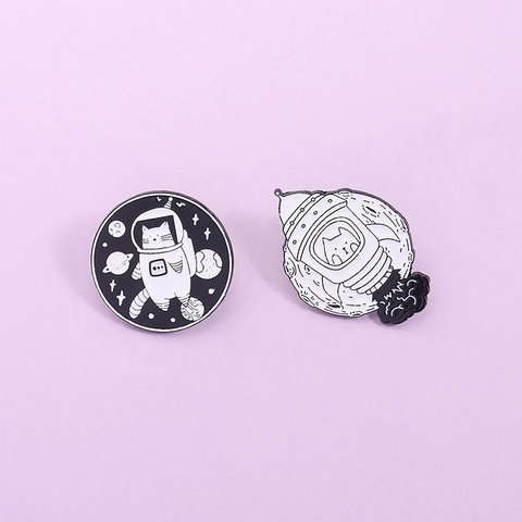 Spilla in Smalto Gatto Spaziale Astronauta Razzo Set Cartone Animato Lega di Zinco Pianeta Distintivo per Abbigliamento Zaino Unisex Accessori Gioielli
