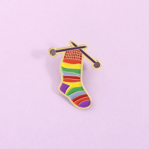 Creative Colorful Rainbow Knitted Sock Enamel Brooch Cartoon Crochet Design Alloy Badge For Clothes Bag Hat Unisex Jewelry Gift