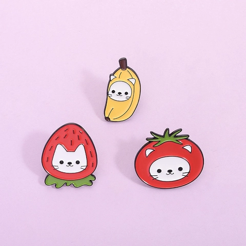 Süße Cartoon Frucht Katze Emaille Pin Banane Erdbeere Tomate Katze Zinklegierung Abzeichen Mode Tier Brosche Schmuck Geschenk
