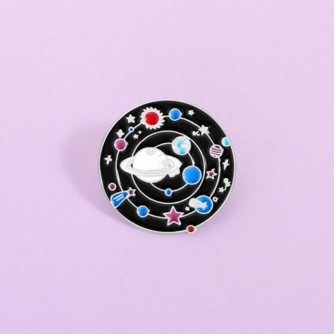 Creatieve Astronaut Ruimte Planeet Emaille Brosche Pin Rond Sterrenhemel Universum Badge Voor Kleding Rugzak Accessoires Cadeau