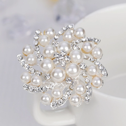 Vintage Alloy Artificial Pearl Flower Brooch For Women Elegant Rhinestone Spiral Pin Jewelry For Wedding Party Dress Accessories