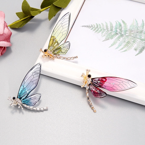Fashion Alloy Rhinestone Dragonfly Brooch For Women Men Vintage Animal Insect Suit Pin Crystal Gradient Wing Accessories