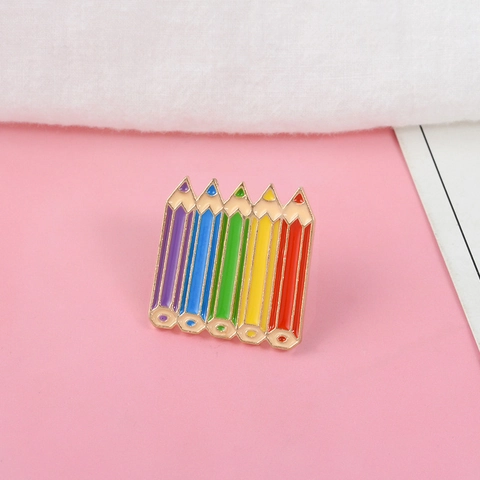 Spilla in Smalto a Forma di Matita Arcobaleno Creativa Spilla a Cartone Animato in Lega per Abbigliamento Zaino Accessori Unisex