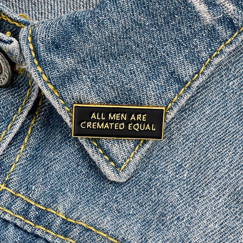 All Men Are Cremated Equal Emaille Pin Grappige Quote Rechthoekige Legering Broche Zwart Goud Tekst Badge Voor Kleding Tassen