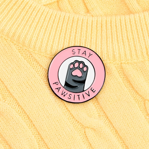 Simpatica Spilla in Smalto di Lega Stay Pawsitive Zampa di Gatto Distintivo Rotondo Spilla per Donna Giacca di Jeans Zaino