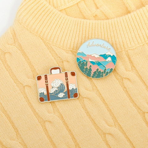 Ensemble de Broches Émaillées Aventure Montagne Valise Dessin Animé Vague Voyage Broche en Alliage pour Sac à Dos Vêtements Bijoux