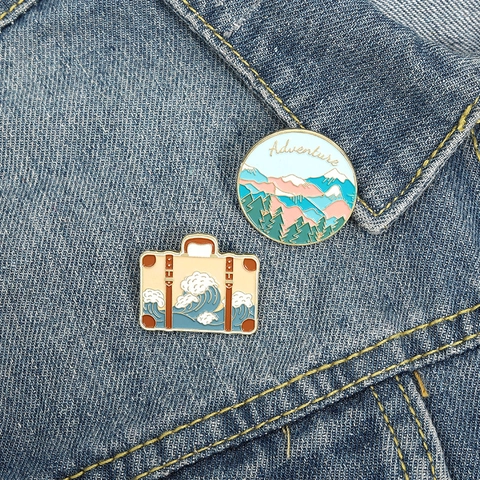 Ensemble de Broches Émaillées Aventure Montagne Valise Dessin Animé Vague Voyage Broche en Alliage pour Sac à Dos Vêtements Bijoux