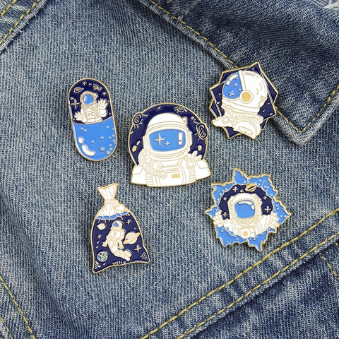 Niedliche Cartoon Astronaut Emaille Pins Für Rucksack Kleidung Legierung Weltraum Raumfahrer Planet Badges Brosche Unisex Schmuck