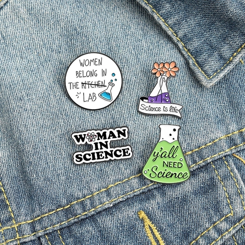 Women In Science Emaille Pin Cartoon Chemie Lab Kolf Bloem Broche Legering Science Is Life Badge Voor Kleding Tas Accessoires