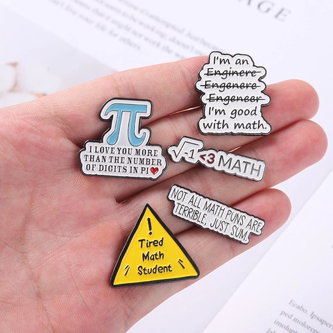 Broche Pin en Émail Mathématique Alliage Géométrie Pi Formule Design Science Geek Bijoux Cadeau pour Étudiants Professeurs