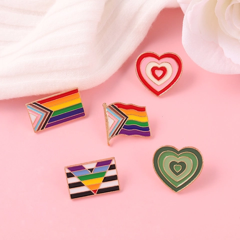 Trendy Καρφίτσες από Κράμα Σημαία Υπερηφάνειας LGBTQ Σχήμα Καρδιάς Σήμα Κοσμήματος για Διακόσμηση Ρούχων Σακιδίου Unisex