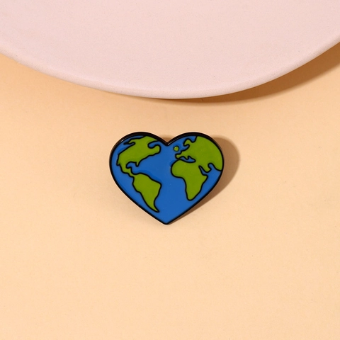 Broche en Émail Forme de Cœur Carte du Monde Terre Alliage Protection Environnementale Badge pour Sac à Dos Vêtements Décor