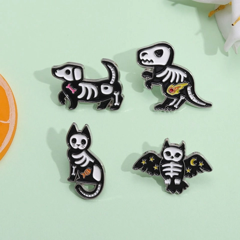 Halloween Animal Skeleton Enamel Brooch Pin Gothic Dinosaur Cat Dog Skull Badge Metal Jewelry For Backpack Clothes Decoration