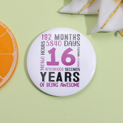 Funny Birthday Badge Pin For Women Men Printed Alloy Tinplate Round Brooch Retro Age Year Slogan Party Favors Gift Decorative Badge