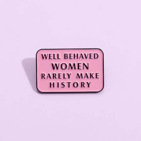 Rosa Emaille Pin Well Behaved Women Rarely Make History Slogan Legierung Brosche Für Jeansjacke Rucksack Schmuck Geschenk Damen