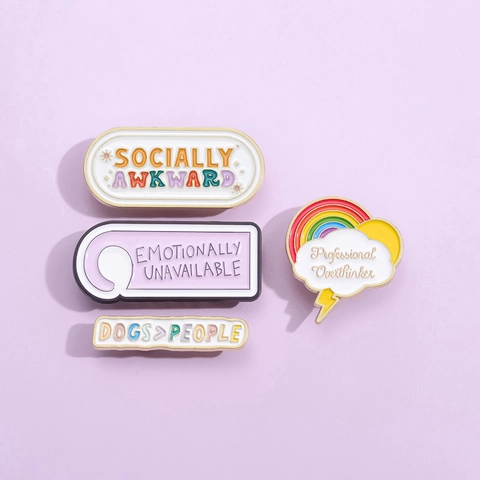 Lindos Broches de Aleación de Esmalte de Dibujos Animados para Mujer Corazón Arcoíris Sobre Medalla Slogan Insignia Accesorio Ropa Bolsa