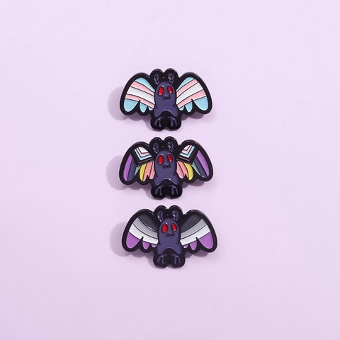 Divertido Pin de Esmalte de Mothman de Ojos Rojos LGBTQ Progress Transgender Asexual Pride Bandera Ala Murciélago Broche Aleación