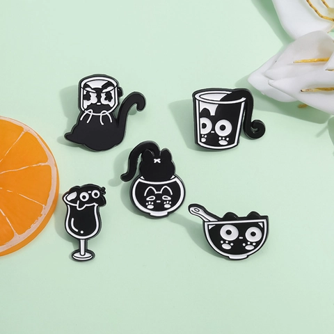Cute Cartoon Black Cat Enamel Pin Zinc Alloy Animal Brooch Funny Liquid Cat Badge For Clothing Backpack Hat Unisex Jewelry Gift