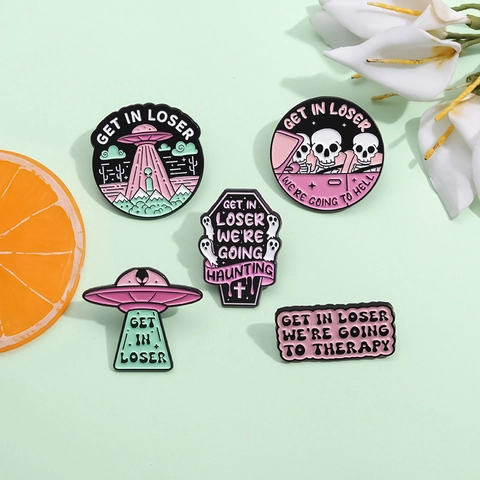 Juego de Pines de Broche de Esmalte Punk Alien UFO Esqueleto Divertido Slogan Get In Loser Insignia de Aleación Para Decoración de Mochila Ropa Fiesta Halloween