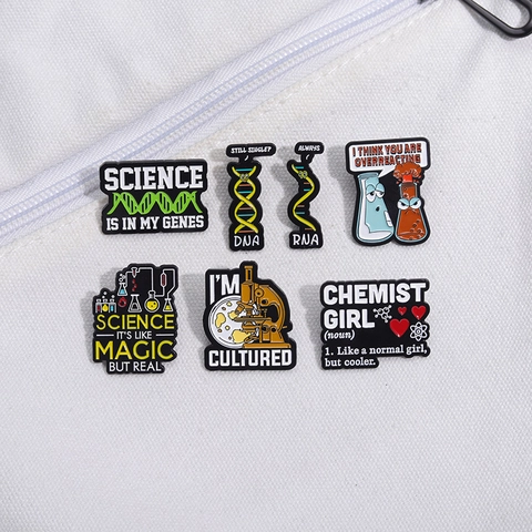 Pines de Esmalte de Ciencia Divertidos ADN ARN Microscopio Frasco de Laboratorio Chemist Girl Broche de Aleación Joyería Regalo para Científicos Estudiantes