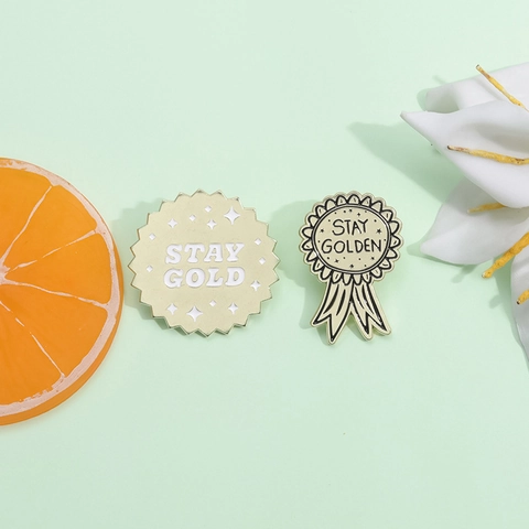 Broche En Alliage Émaillé Stay Gold Stay Golden Badge Médaille Pour Sac À Dos Veste En Jean Décor Cadeau Bijou Motivateur