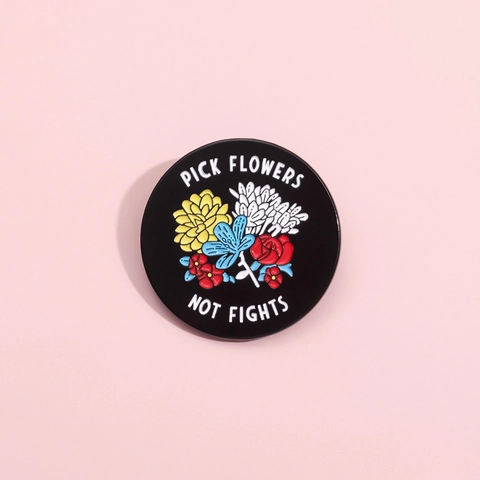 Broche Ronde en Alliage Laqué Pick Flowers Not Fights Badge Botanique Floral Bijoux de Dessin Animé Personnalisés Pour Vêtements
