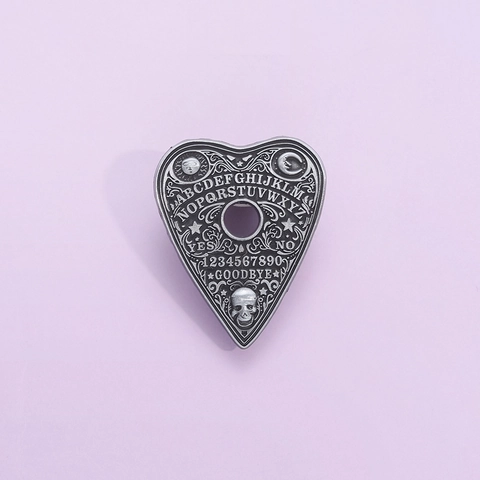 Broche Coeur Planchette en Alliage de Planche Ouija Gothique Vintage Badge Émail Occulte Mystère Bijoux Crâne pour Vêtements Sac