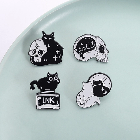 Gothic Black Cat Skull Enamel Pin Alloy Brooch Cartoon Animal Lapel Pin For Clothing Bag Backpack Punk Jewelry Accessory Gift