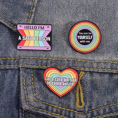 Set di Spille in Smalto Arcobaleno in Lega Pride Support Distintivo Citazione Ispiratrice Cuore Rotondo per Decorazione Vestiti