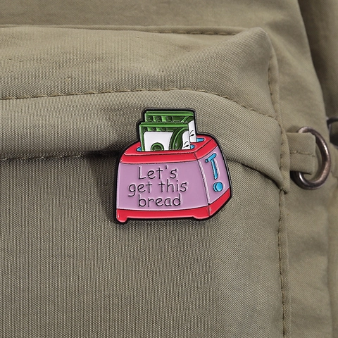 Creativa Spilla Smaltata a Forma di Tostapane Let's Get This Bread Distintivo in Lega per Zaino Abbigliamento Gioielli Regalo