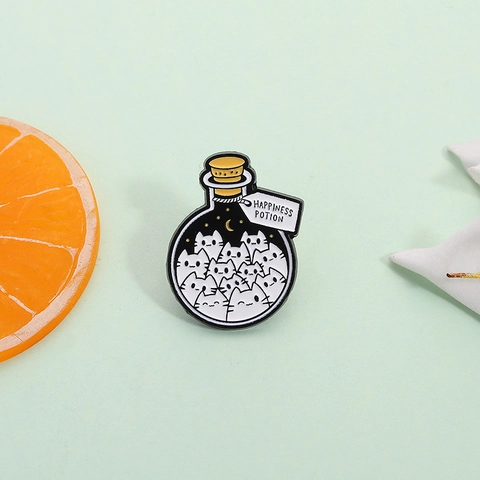 Happiness Potion Katze Flasche Emaille Brosche Pin Kreativ Cartoon Tier Kätzchen Drift Flasche Zinklegierung Abzeichen Für Kleidung Tasche Schmuck