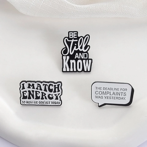 Pin de Esmalte Con Frases en Inglés Creativas de Aleación Blanco y Negro Broche Minimalista Insignia Motivadora Para Mochila