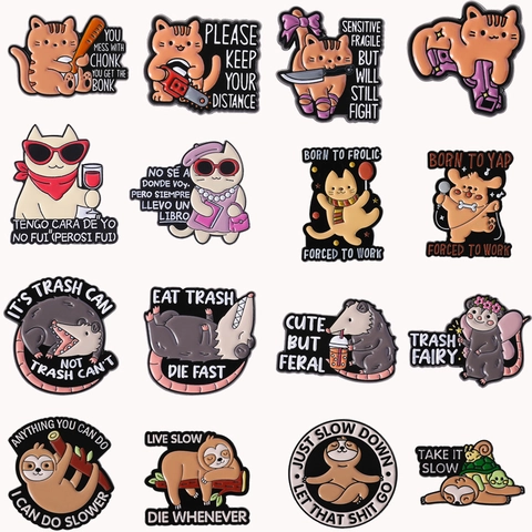 Broche de Esmalte de Gato Perezoso Zarigüeya Animados para Mochilas Insignia de Metal con Eslóganes Humorísticos Joyería