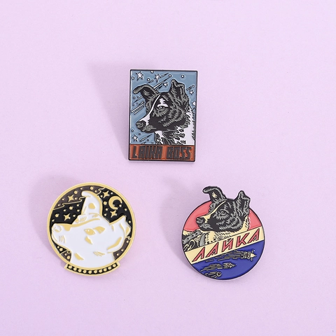 Broche Pin's en Émail Rétro Space Dog Laika en Alliage de Zinc Badge Chien Dessin Animé pour Décoration Vêtements Sac à Dos
