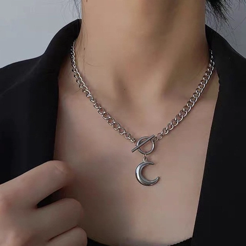 Silberfarbene Mondsichel Anhänger Halskette Mit Knebelverschluss Zinklegierung Minimalistisches Street Style Accessoire Schmuck