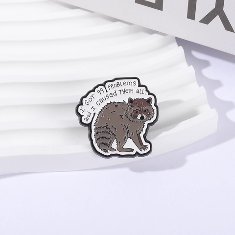 Divertido Mapache Broche de Esmalte I Got 99 Problems Letras Aleación de Zinc Dibujos Animados Pin para Ropa Mochila
