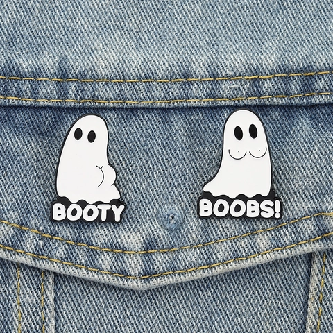 Broche en Émail Fantôme de Dessin Animé Drôle Lettres BOOBS BOOTY Badge Pin Alliage Accessoire pour Fête d'Halloween Veste