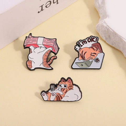 Cartoon Oranger Katze Emaille Pins Legierung Metall Broschen Lustige Arbeit Tier Revers Abzeichen Kleidung Tasche Schmuck Zubehör Geschenk