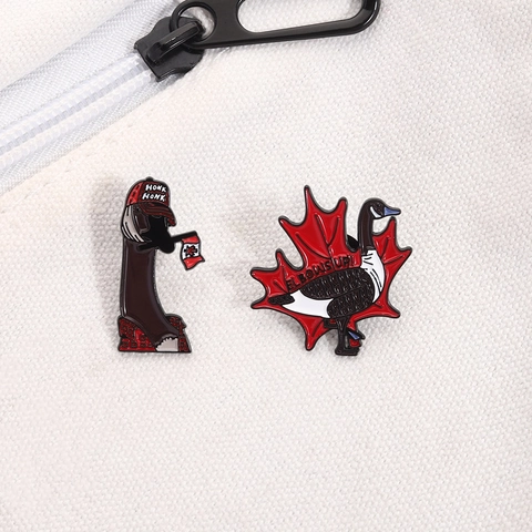 Cartoon Honk Goose Enamel Pin Funny Alloy Maple Leaf Animal Brooch For Clothing Backpack Decoration Trendy Jewelry Badge Gift